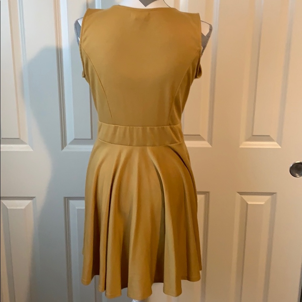 ModCloth Yellow Star Peter Pan Sequin Collar L - Picture 6 of 8